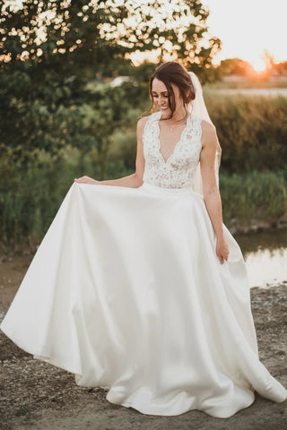 Satin Bridal Lace V Neck Wedding Dress with Pockets