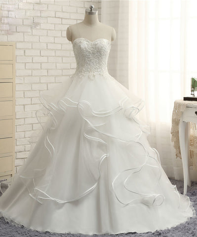 Wedding Dresses 2017 New Fashion Sweetheart Lace Appliques Beading Count Train