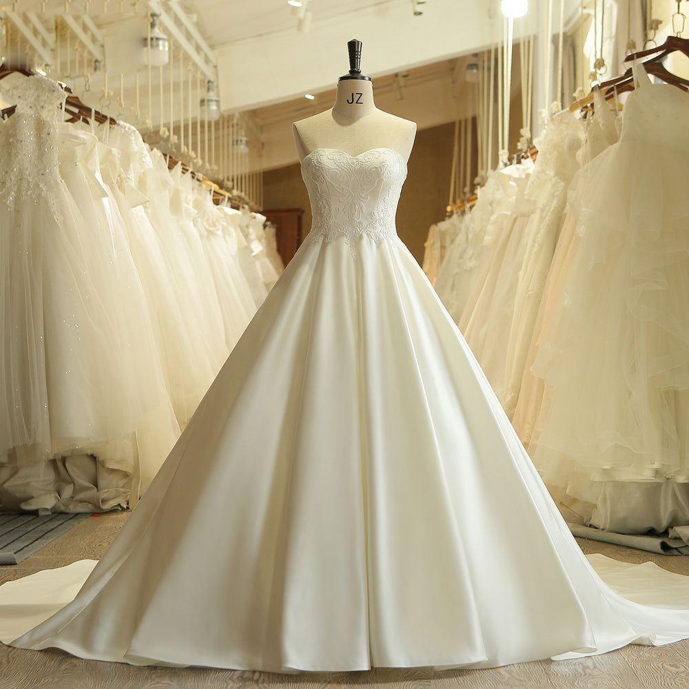 Simple Embroidery Satin Wedding Dress US4 / White Simple Embroidery Satin Wedding Dress US4 / White