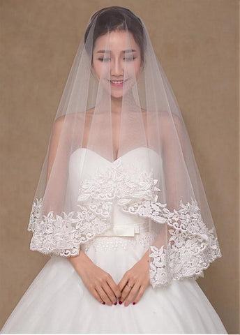 Romantic Tulle Wedding Veil With Lace