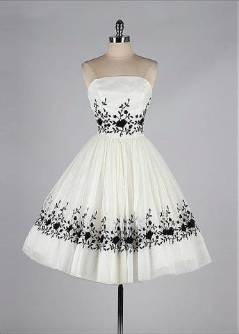 Chic Satin & Tulle & Organza Strapless Neckline Knee-length A-line Homecoming Dress