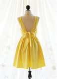 Chic Chiffon Bateau Neckline Short A-line Homecoming Dress