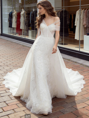 V Neck A Line Lace Tulle Appliques Wedding Dress