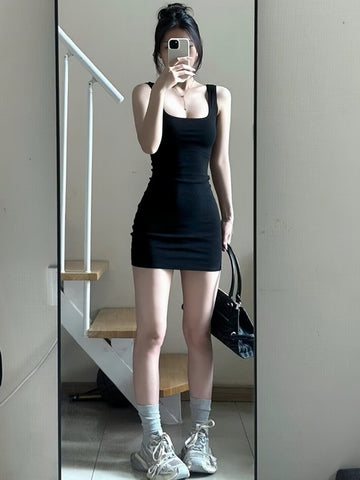 Simple Form-Fitting Black Mini Dress