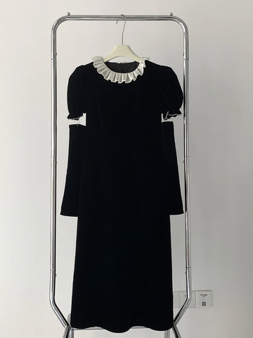 Vintage-Inspired Classy Black Velvet Midi Dress