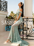 Fitted Halter Neck Green Sequin Beaded Trumpet Mermaid Prom Dress