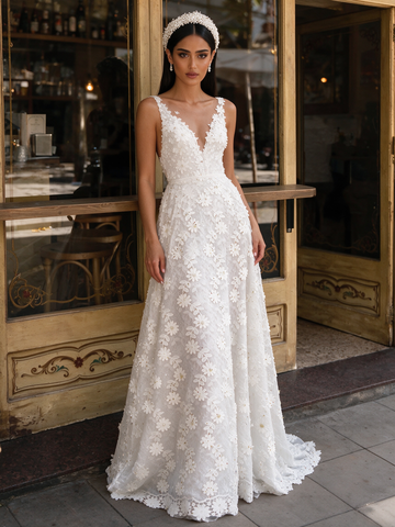 Tulle Lace Daisy Flower Beading White V Neck Wedding Dress