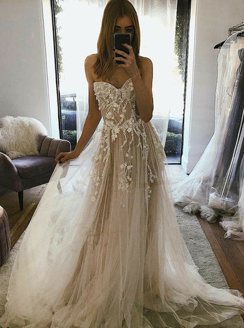 Sweep Train A-Line Sweetheart Tulle Wedding Dress with Appliques