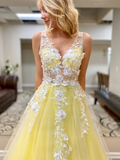  Appliques Yellow Tulle V Neck White Lace Long Prom Dress