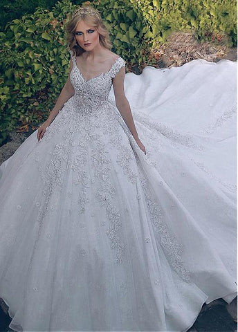  Beading Lace V-neck Vintage Ball Gown Wedding Dress