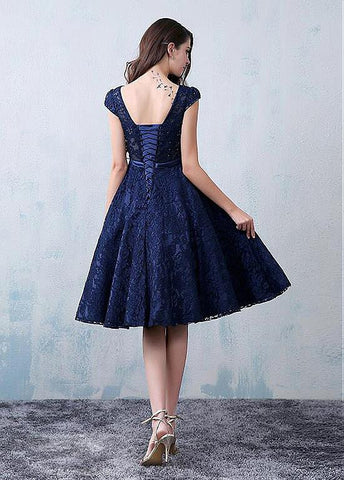 Chic Lace Bateau Neckline A-line Homecoming Dresses With Belt