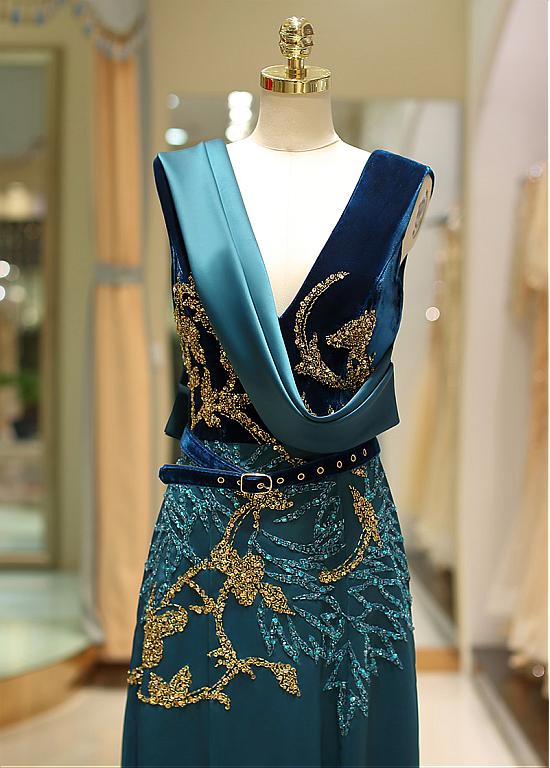 White V-neck Sequins Beading Green Satin Prom Dress main image 0