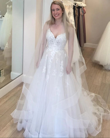 Spaghetti Straps Appiques V-neck Tulle Princess Wedding Dress